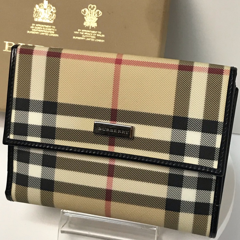 Burberry Signature Nova Check Bifold Wallet 😍 - Picture 3 of 17